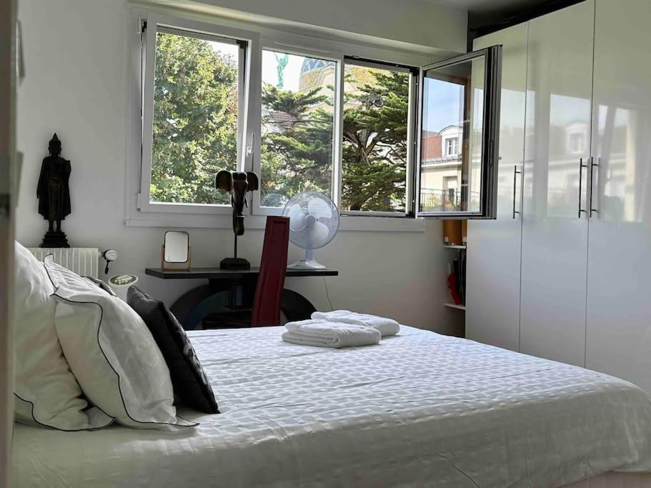 Private Bedrooms Near Eiffel Tower Parijs